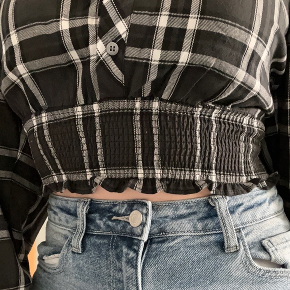 Plaid Crop Blouse - Picture 2 of 9
